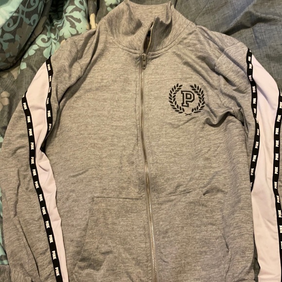 Zip up - Picture 1 of 1